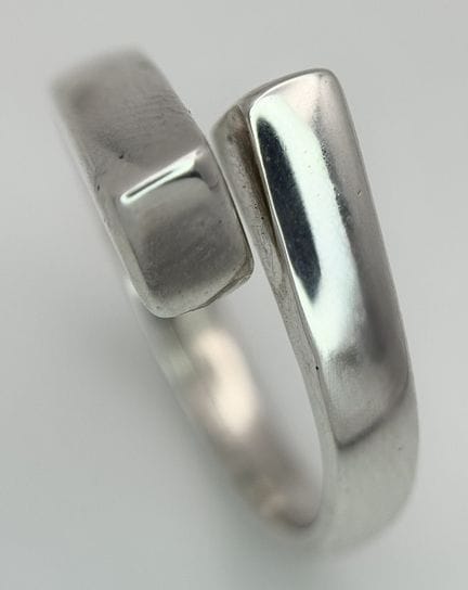 BAGUE EN ARGENT MASSIF À BANDE OUVERTE. 5,6 g, tai