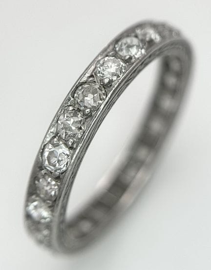 Anillo de eternidad de oro blanco de 18 quilates (