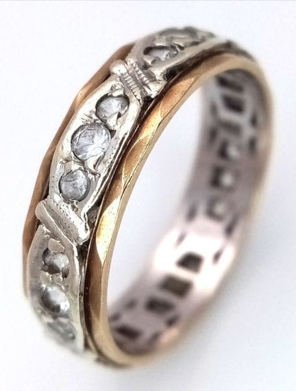 Anillo de eternidad ornamentado, de oro de 9 quila