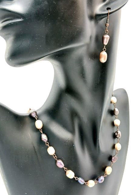 Un conjunto vintage de bisutería de perlas de agua