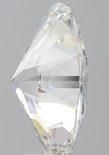 Diamant synthétique de 4,04 carats, taille ovale. 