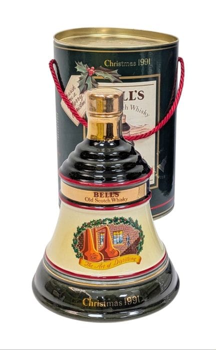 Quattro caraffe in porcellana da whisky scozzese B