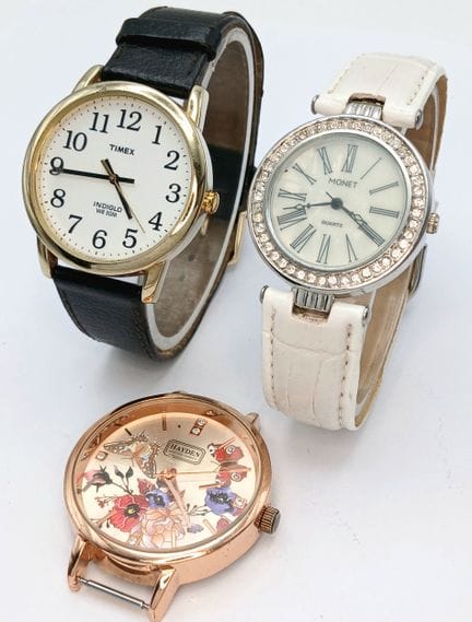 Una colección de tres relojes de pulsera de cuarzo