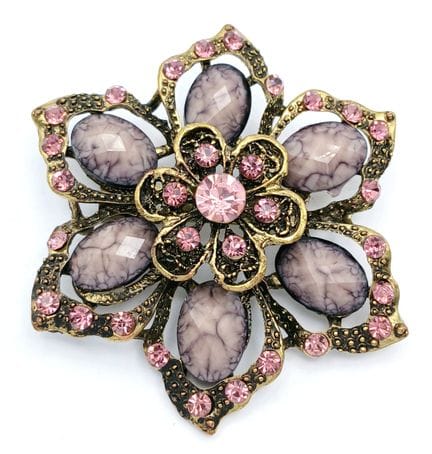 Broche floral grande en tono dorado con detalle de