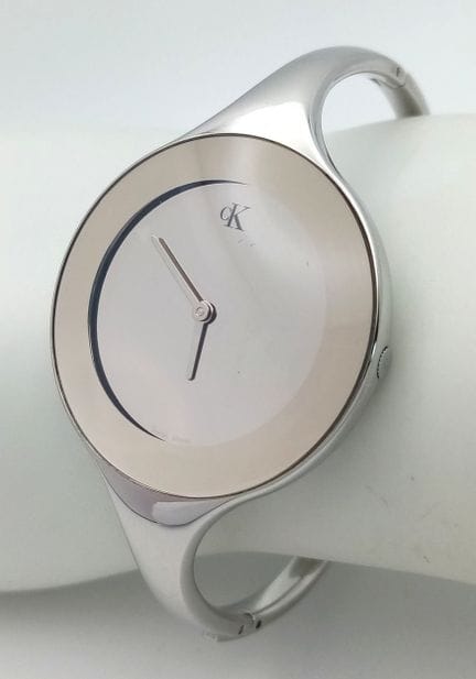 Un reloj de pulsera CK Fashion Quartz. Correa y ca