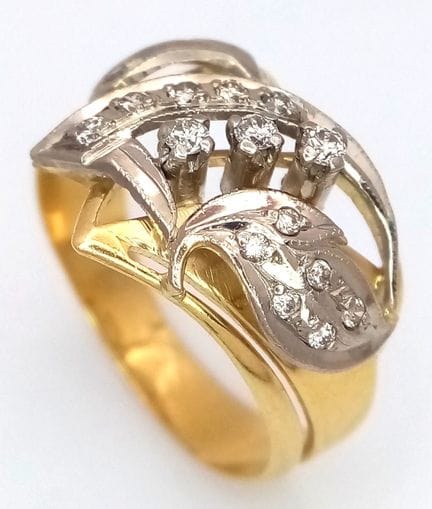 Anello con diamanti dal design astratto in oro gia