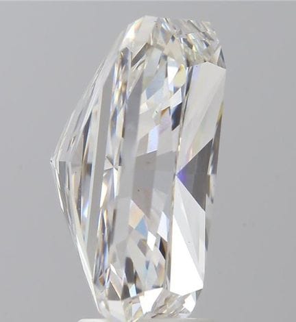Diamant synthétique de 7,010 ct, taille radiant. C