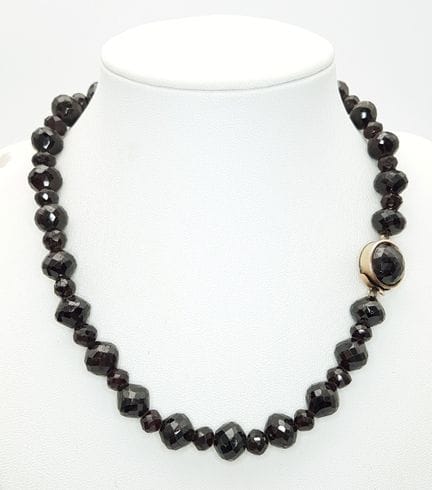 Precioso collar antiguo de CUARZO NEGRO con un gra
