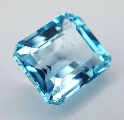 Une topaze certifiée par le W.G.I., de 8,79 carats