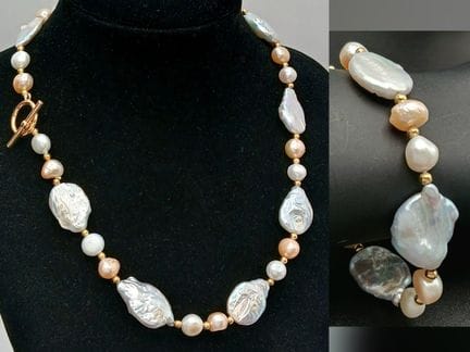 Un superbe ensemble de bijoux composé d'un collier