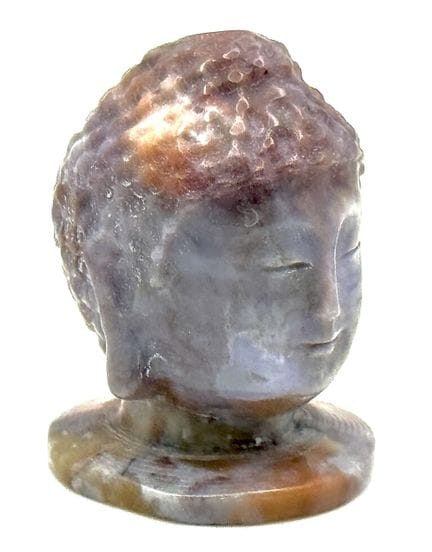 Une figurine de tête de Bouddha en labradorite vio