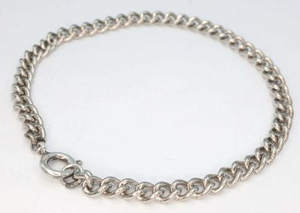 A Pretty Sterling Silver Curb Link Bracelet - 18cm