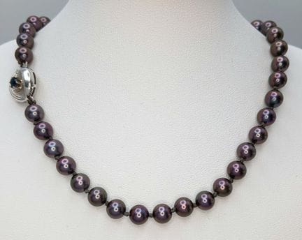 A Dark Peacock Cultured Pearl Necklace with 18K Go