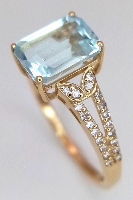 Bague en or 14 carats, avec aigue-marine et diaman