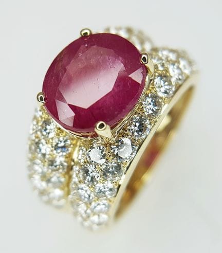 Anello da cocktail di grande effetto in oro giallo