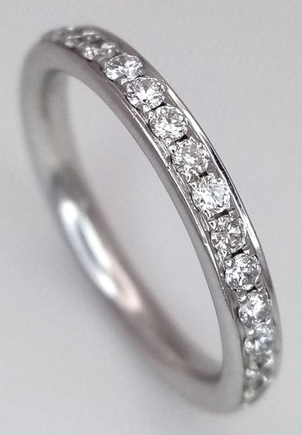 Bague demi-éternité en or blanc 18 carats et diama