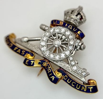 Une broche antique Art déco « Sweetheart » de la R
