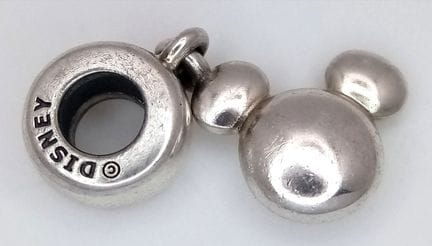 Un colgante de Pandora de Mickey Mouse de Disney, 