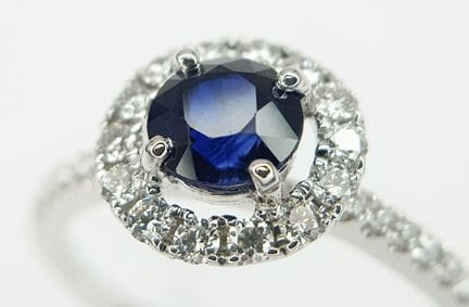 Bague de cocktail en or blanc 18 carats, saphir et