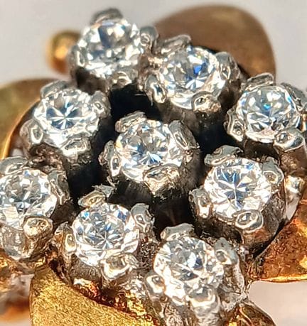 Ciondolo in oro giallo 9 carati con diamanti incas