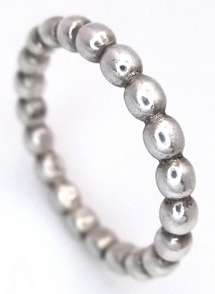 Une bague PANDORA en argent sterling. 2,9 g, taill