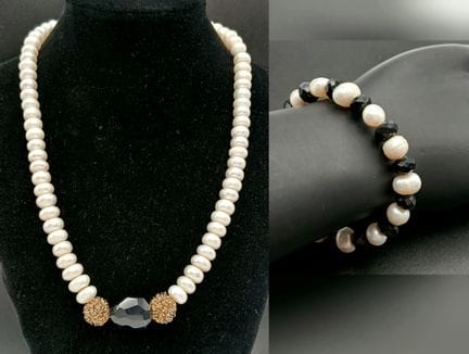 Un precioso conjunto de collar y pulsera con perla