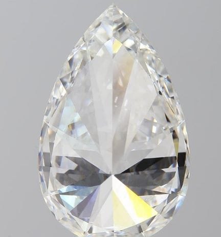 Ein im Labor gezüchteter Diamant im Birnenschliff 