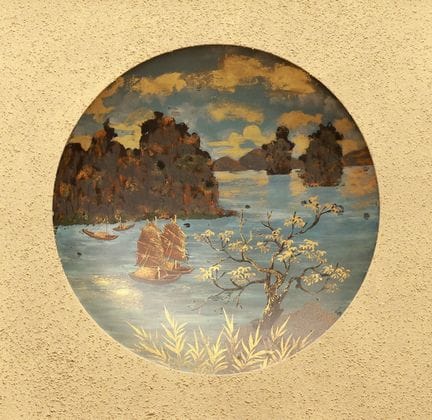 Nguyen Van Lang 创作的 "下龙湾"。29 厘米。漆画。背面有签名。Nguyen Va
