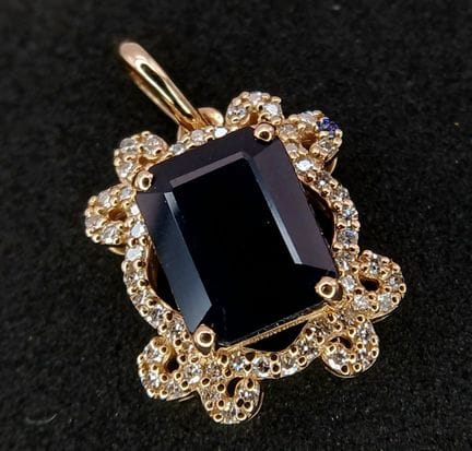 PENDENTIF DE STYLE ANTIQUE EN OR 14 CARATS, AVEC U