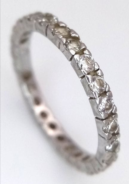 Bague d'éternité en or blanc 9K avec diamant. Tail