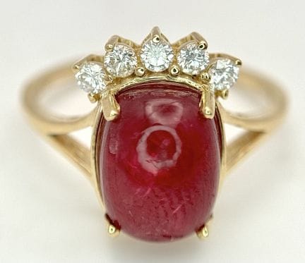 Une majestueuse bague cocktail en or jaune 14 cara