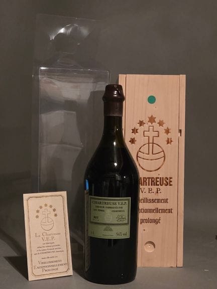 1瓶2009年份VEP绿香草利口酒（1升装）。原装礼盒包装。