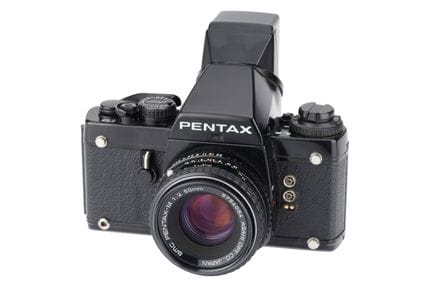 Eine Pentax LX Spiegelreflexkamera, 1980, schwarz,