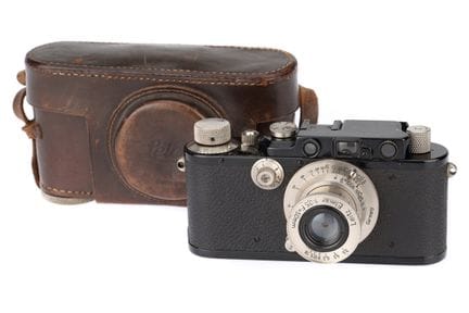 Un appareil photo à télémètre Leica III, 1935, noi