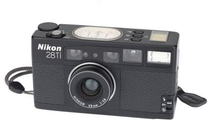 Eine Nikon 28Ti Kompaktkamera, 1994, schwarz, Seri