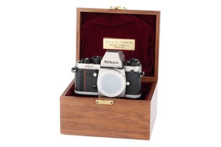 Ein Nikon F3 Titanium HP „Special Serial“ Spiegelr