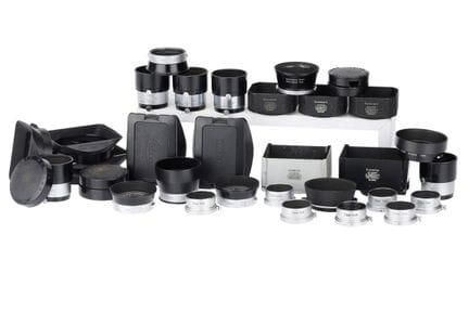 Une vaste collection de pare-soleil Leica, compren