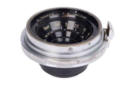 Ein Nikon W-Nikkor.C f/4 25-mm-Objektiv, schwarz, 