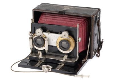 Eine Ernemann Heag III Stereo-Klappkamera, schwarz