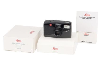 Eine Leica Mini Zoom 35-mm-Kompaktkamera, schwarz,