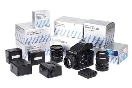 Ein Mamiya M645 Super-Mittelformatkamera-Set, 1985
