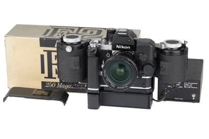Eine Nikon F2-Spiegelreflexkamera für Bulk-Film, 1