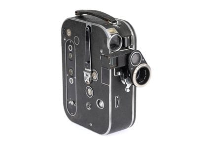 Eine Zeiss Ikon Movikon 16-mm-Filmkamera, schwarz,
