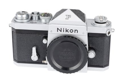 Eine Nikon F „Plain Prism“-Spiegelreflexkamera, 19