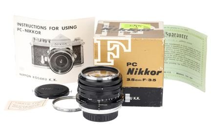 Ein Nikon PC-Nikkor f/3,5 35-mm-Objektiv, schwarz,