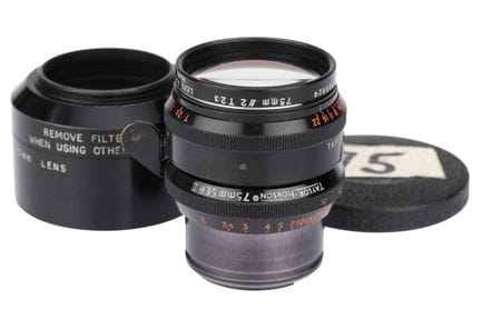 Ein Cooke Speed Panchro Series II f/2 75-mm-Objekt