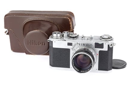 Eine Nikon S2-Messsucherkamera, 1957, verchromt, S