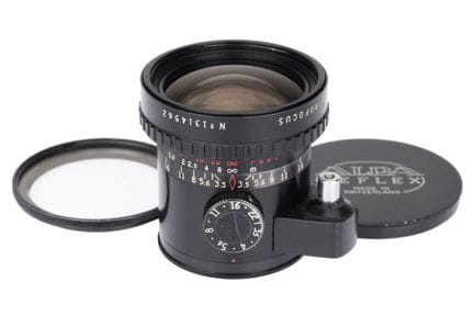 Ein P. Angenieux Alpa Retrofocus f/3,5 28-mm-Objek