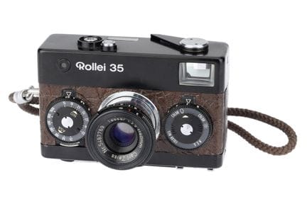 Eine Rollei 35 „Hertie“ Kompaktkamera, 1971, schwa