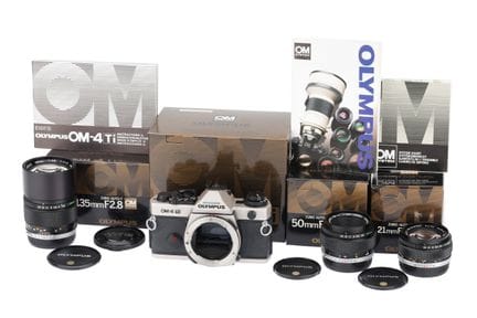 Ein Olympus OM-4Ti Spiegelreflexkamera-Set, 1986, 
